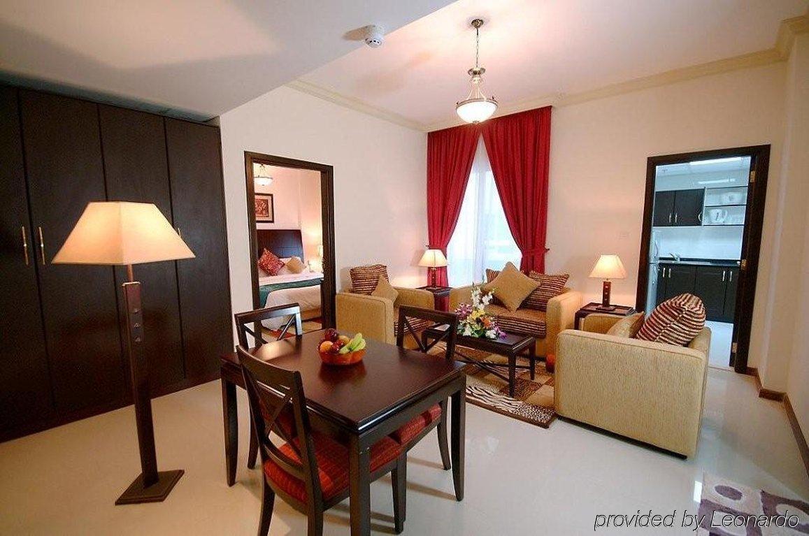 Golden Square Hotel Apartments Dubai Exterior photo