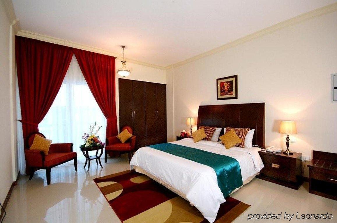 Golden Square Hotel Apartments Dubai Exterior photo
