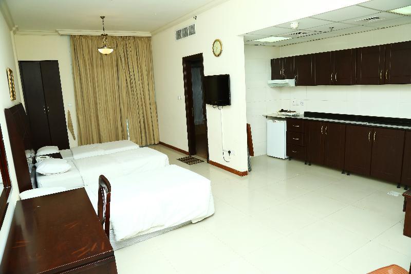Golden Square Hotel Apartments Dubai Exterior photo