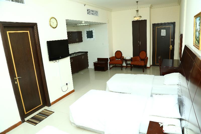 Golden Square Hotel Apartments Dubai Exterior photo