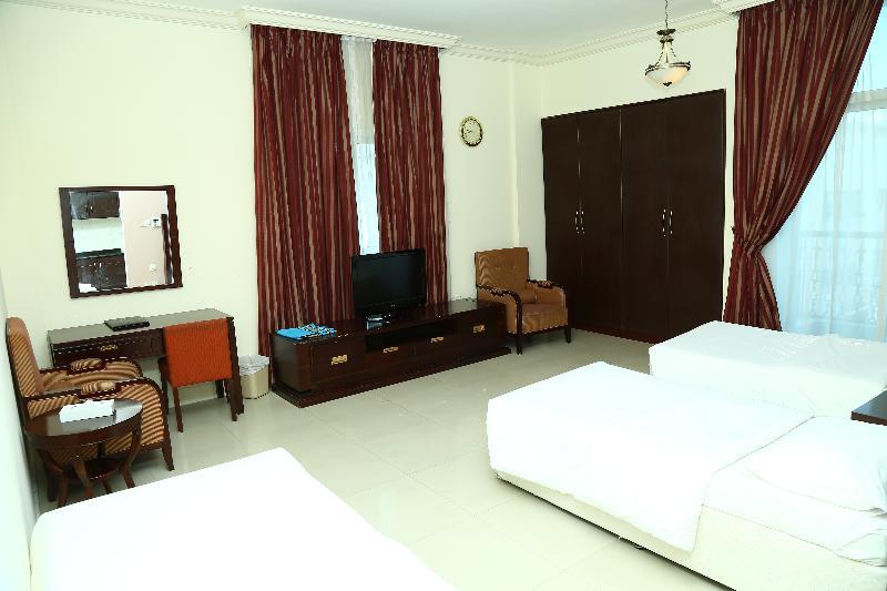 Golden Square Hotel Apartments Dubai Exterior photo