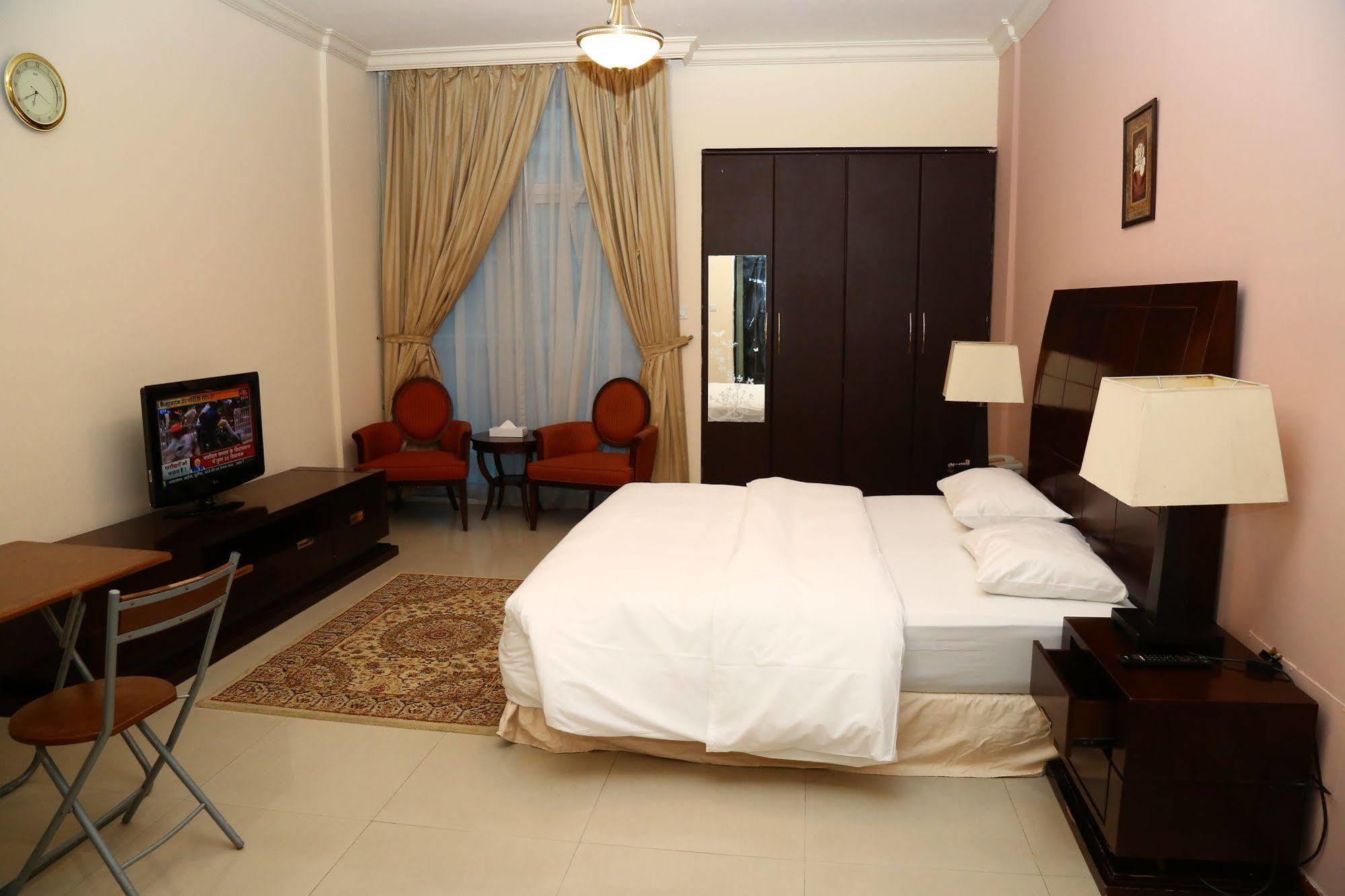 Golden Square Hotel Apartments Dubai Exterior photo