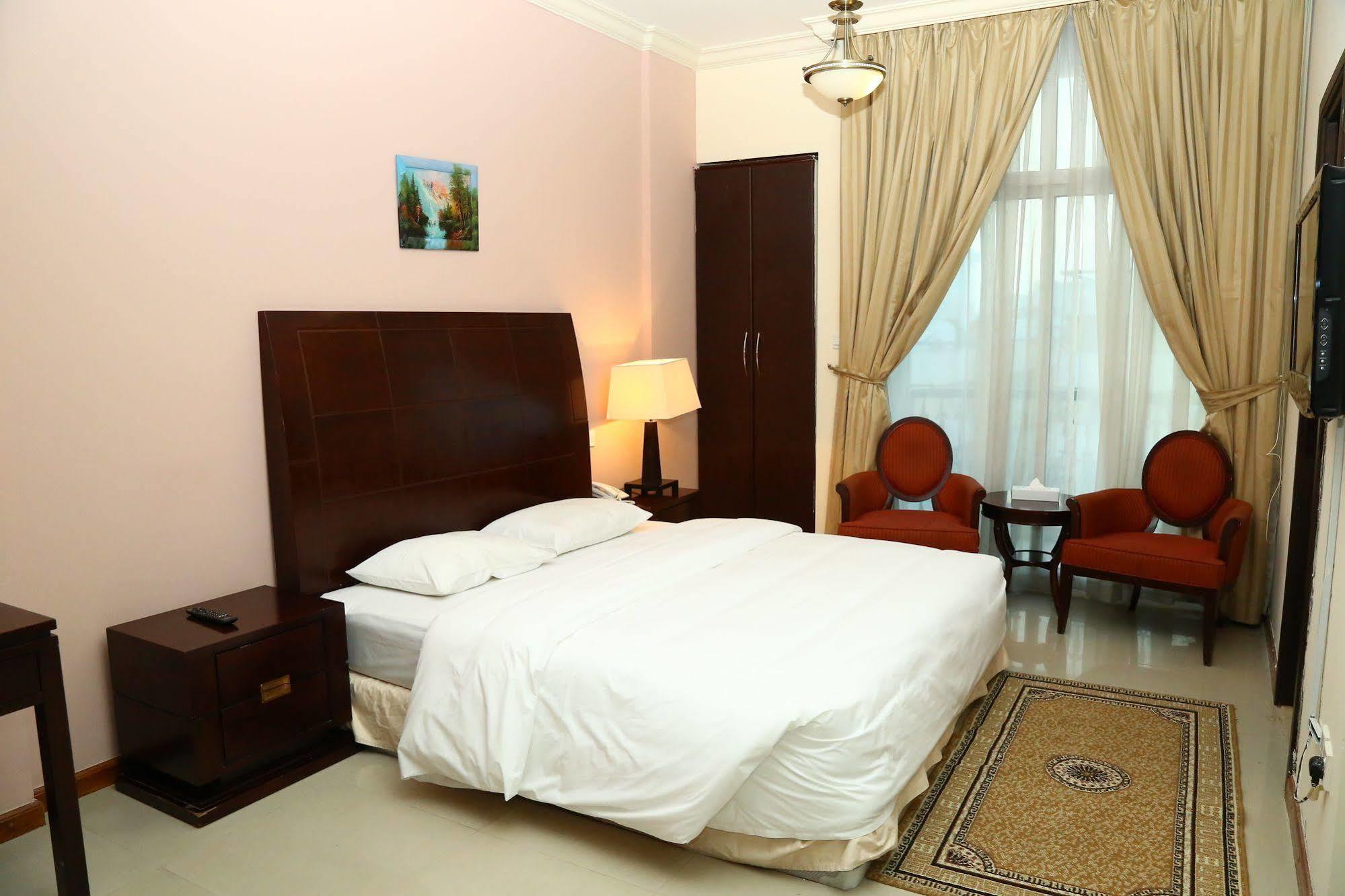 Golden Square Hotel Apartments Dubai Exterior photo